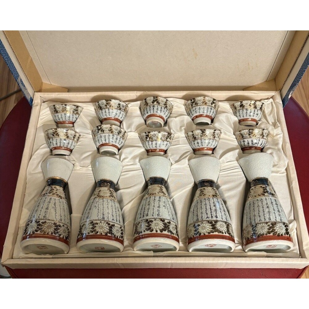 Vintage Japanese Kutani Ware 15-pc Sake Set, Chrysanthemum Pattern Mid-Century